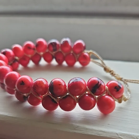 Coral Pink & Black Beaded Bracelet - Picture 5 of 8